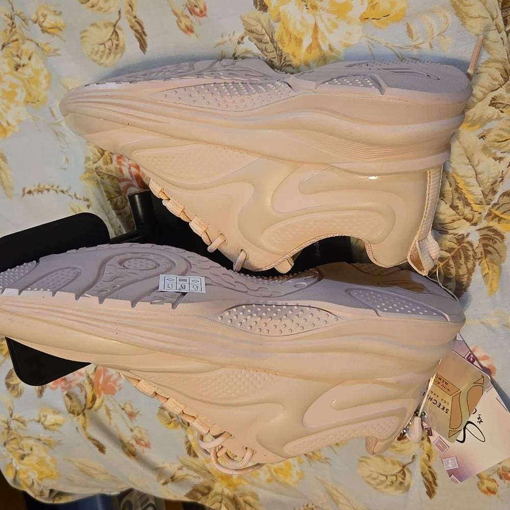 Skechers Women's Sneakers - Picture 6 of 6